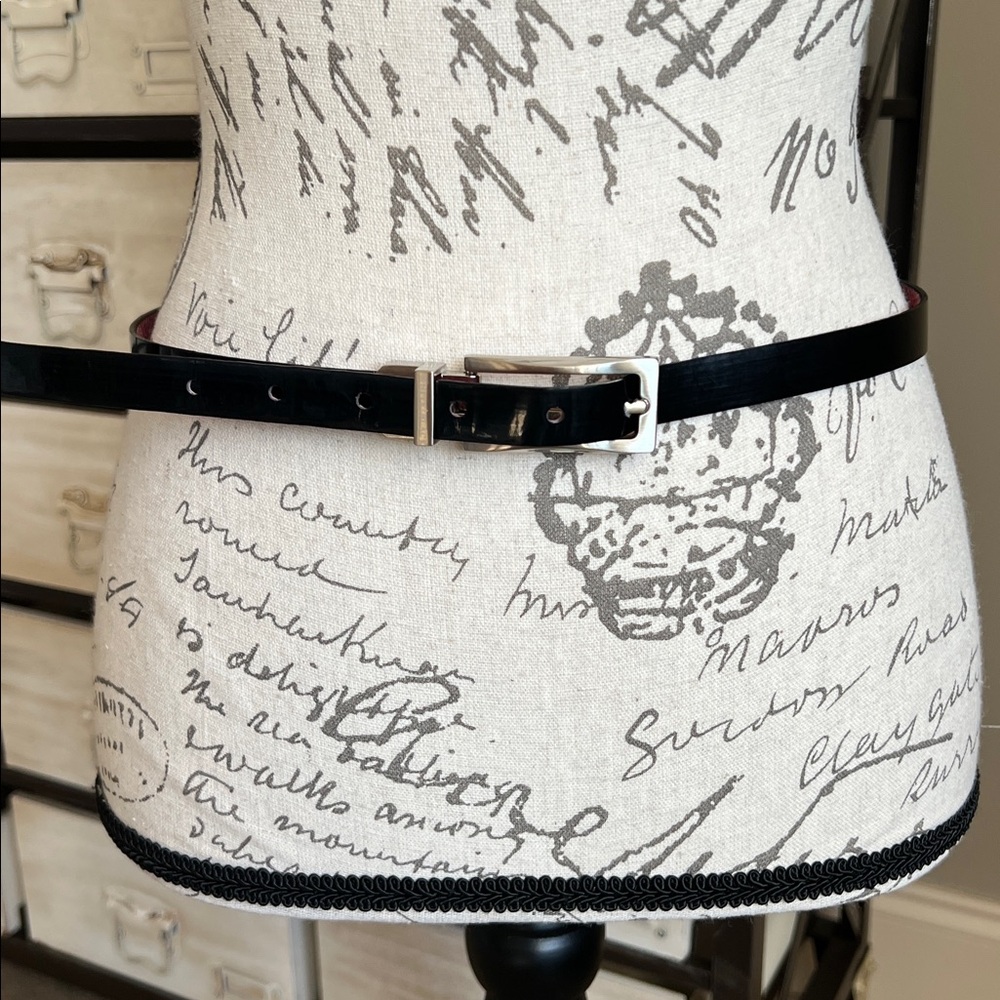 White House Black Market Pink Black Patent Reversible Skinny Leather Belt Sz M - Picture 2 of 4